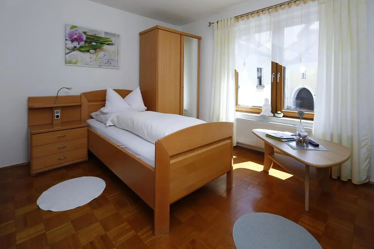 Gasthof Zur Burg Hohenberg an der Eger Inn